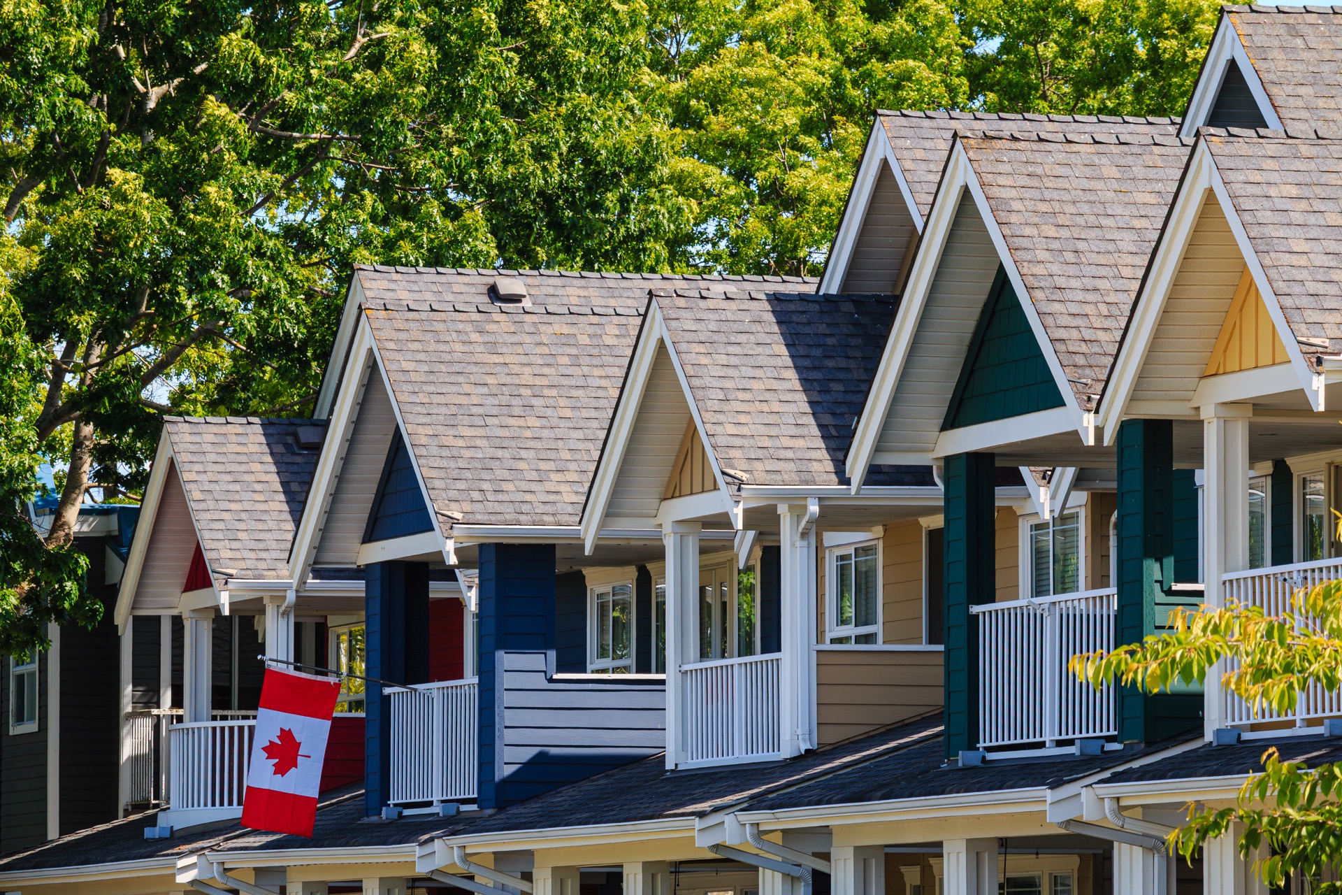 Row of Canadian townhomes in a leafy residential neighbourhood